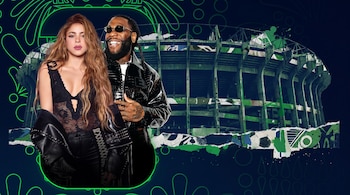 Collage digital de Shakira y Burna Boy superpuestos en la silueta del Estadio Azteca con efecto de papel rasgado. Fondo azul con líneas verdes neón.