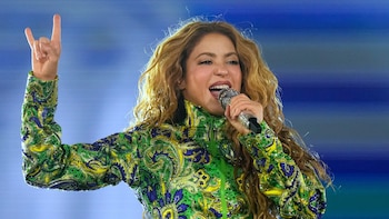 La estrella del pop colombiana Shakira actúa durante su concierto gratuito en la playa de Copacabana en Río de Janeiro, el sábado 2 de mayo de 2026. (Foto AP/Silvia Izquierdo)