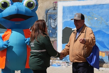 El Código Penal colombiano contempla delitos como simulación de cargo, estafa y hurto calificado para quienes se hacen pasar por funcionarios - crédito @AcueductoBogota / X