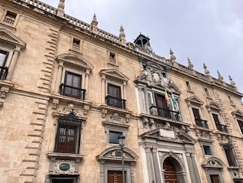 11/02/2026 TSJA ordena repetir juicio a un condenado por tirar líquido hirviendo a su expareja en Sanlúcar (Cádiz).
El Tribunal Superior de Justicia de Andalucía (TSJA) ha ordenado repetir el juicio contra un condenado, a cinco años y medio de cárcel, por la Audiencia Provincial de Cádiz por un delito de quebrantamiento de medidas cautelares y lesiones con deformidad provocadas a su expareja tras tirarle líquido hirviendo por encima del cuerpo cuando estaba en la calle en Sanlúcar de Barrameda.
POLITICA