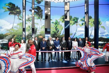 La delegación encabezada por David Collado busca fortalecer las relaciones comerciales con Europa, en especial con Francia, y ampliar los vuelos directos hacia destinos dominicanos. (Foto cortesía)