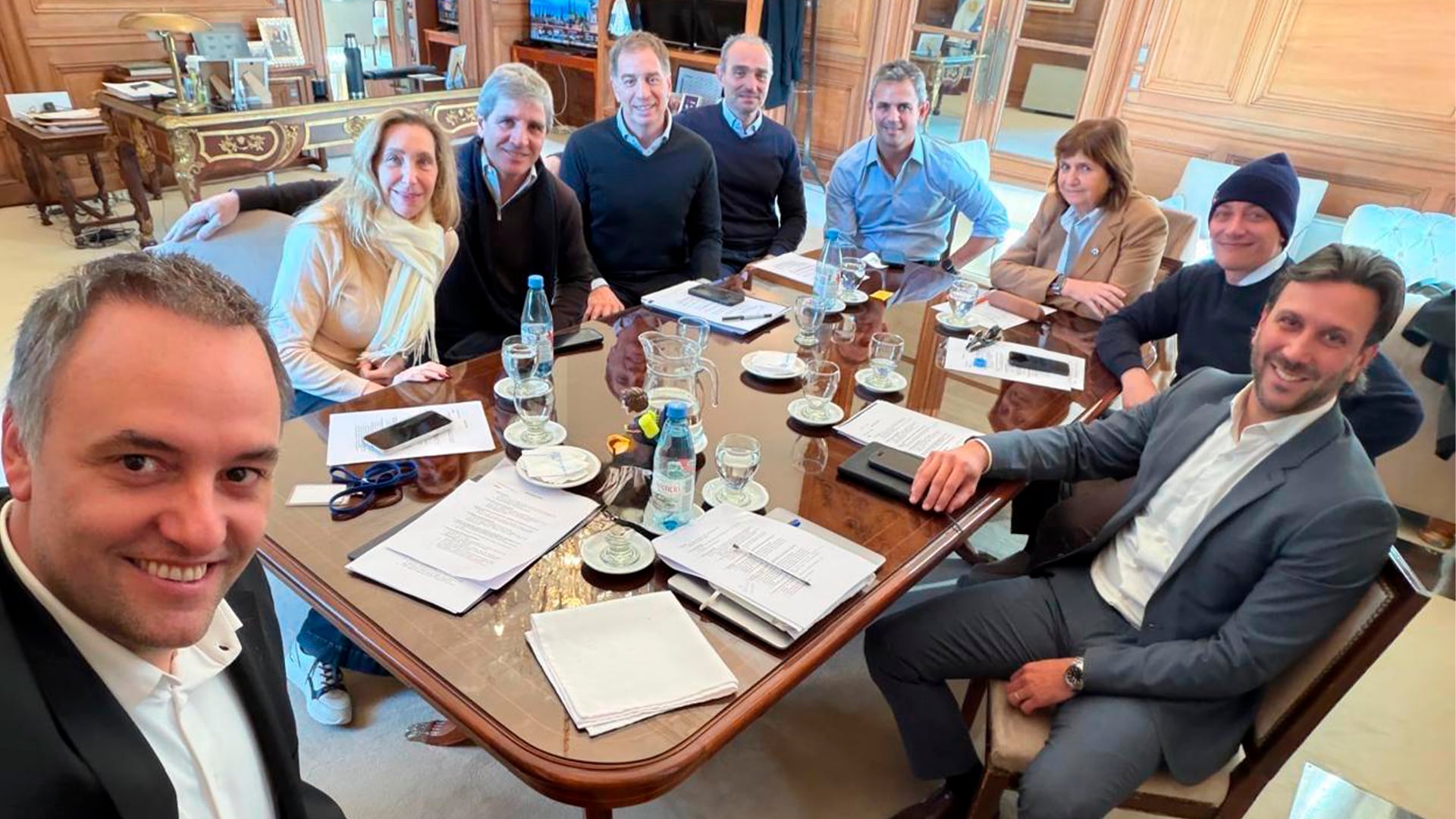 La última foto del jefe de Gabinete encabezando la mesa política