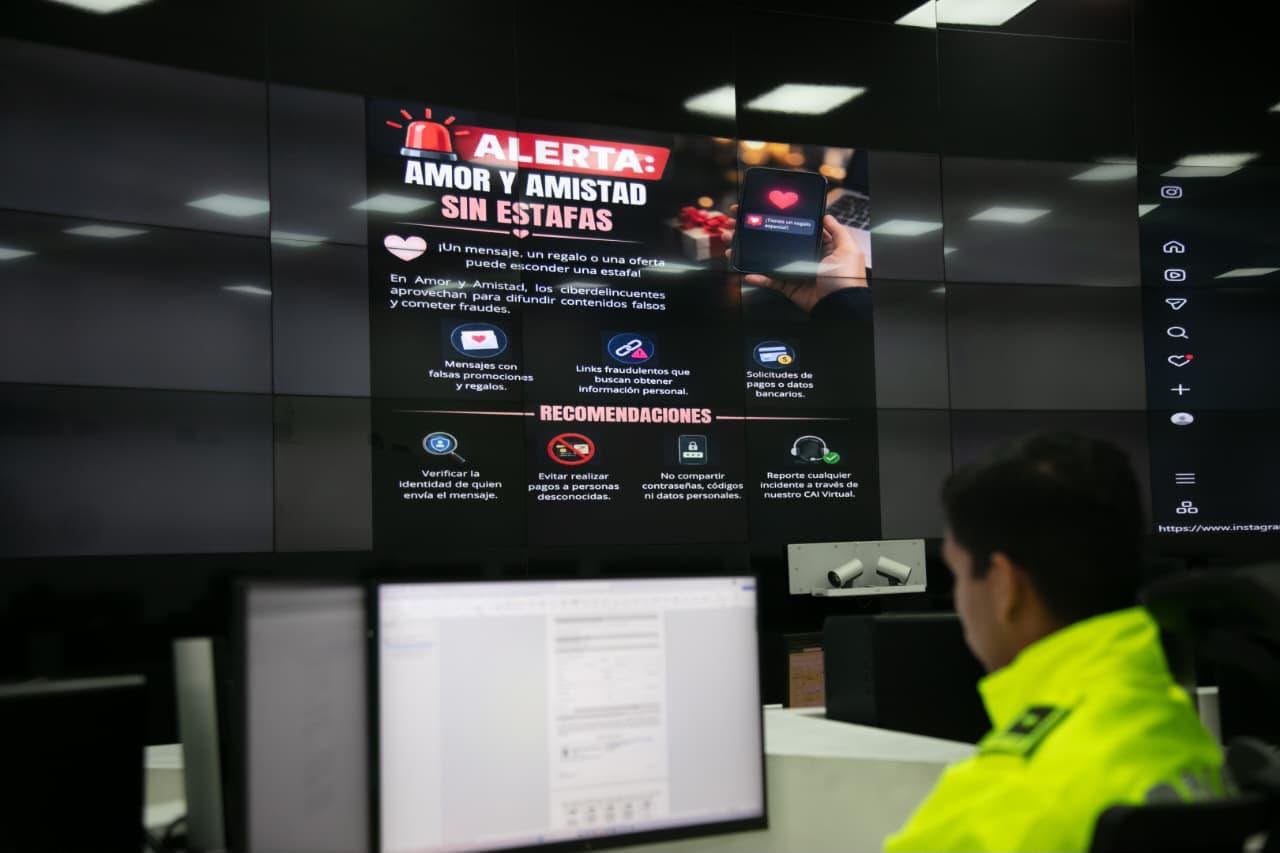 Las estafas digitales en Amor y Amistad incluyen falsas tiendas y ofertas de flores, desayunos sorpresa, perfumes, fincas y planes turísticos - crédito Policía Nacional