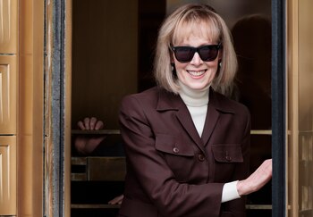 La escritora E. Jean Carrolll,