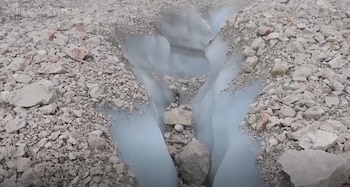 La disminución de la masa helada en los Alpes de Eslovenia compromete la recarga de las reservas subterráneas de agua potable (Captura de video Associated Press)