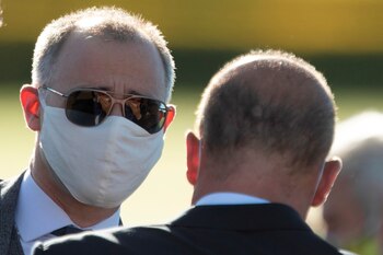 En la imagen, el ministro