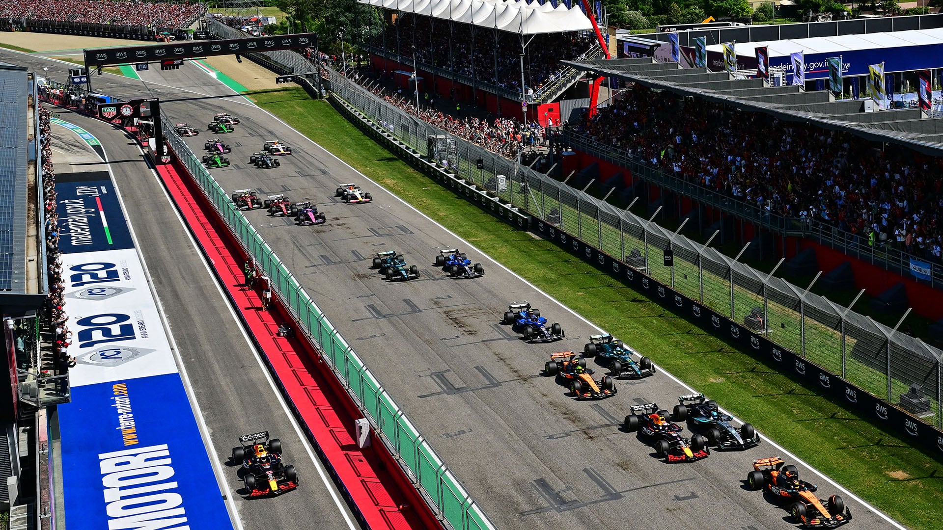Imola suena como un posible reemplazo a Watar o Abu Dhabi si llegan a modificarse esas sedes por el conflicto en Medio Oriente (Photo by Andrej ISAKOVIC / AFP)