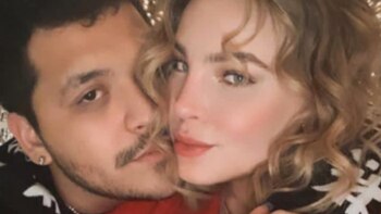 Los cantantes comenzaron un romance