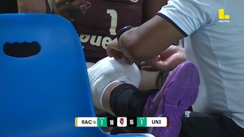 Elis Bento y un hielo en su rodilla tras lesionarse en el Universitario vs Rebaza Acosta.