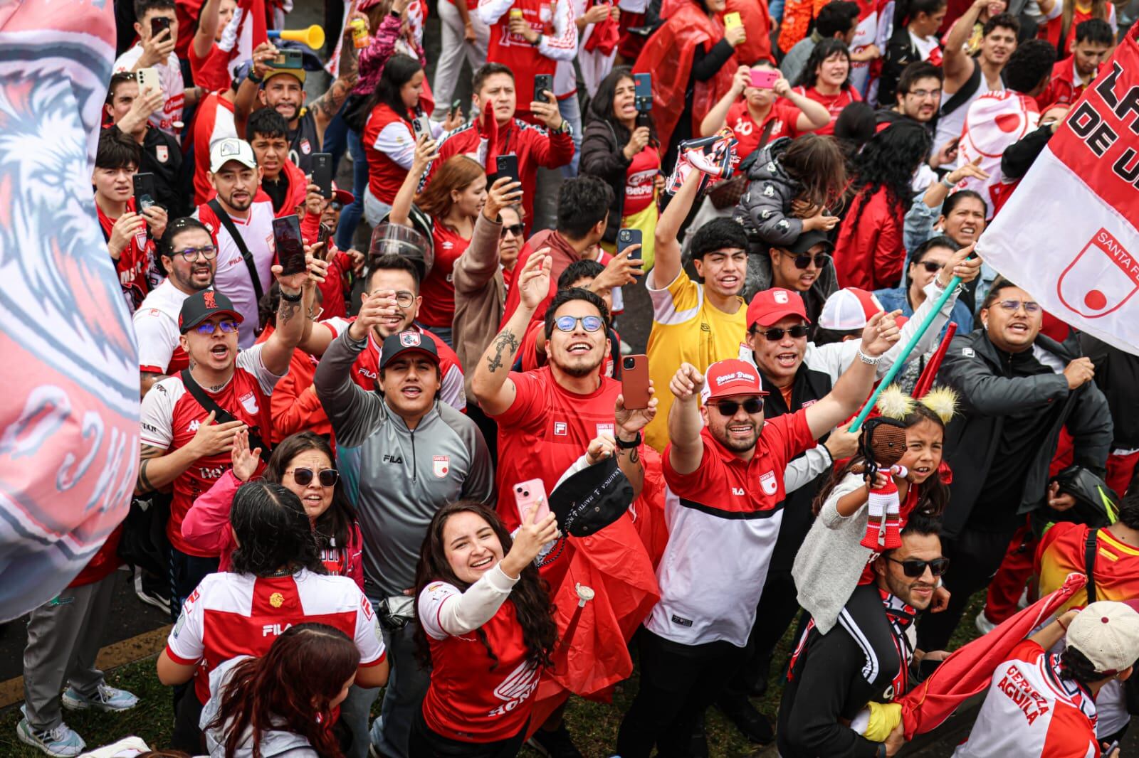 - crédito @SantaFe/X