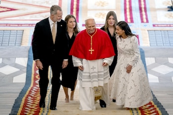 La princesa Leonor y la infanta Sofía conocen al papa León XIV en su visita a España (EFE)