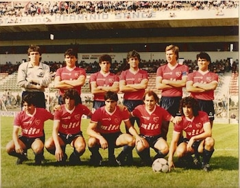 Independiente 1985: Carlos Goyén, el arquero, junto a Néstor Clausen, Guillermo Ríos, Hugo Villaverde, Carlos Enrique, Osvaldo Escudero, Ricardo Giusti, Miguel Gambier, Ricardo Bochini, Alejandro Barberón