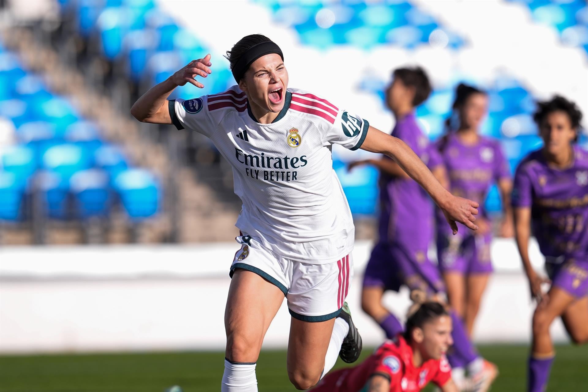 El Barça vuelve a la senda de la victoria en la Liga F Moeve y el Real Madrid remonta al Costa Adeje Tenerife