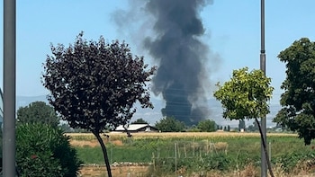 Arde una nave con chatarra acumulada en la zona de la Hípica en la capital