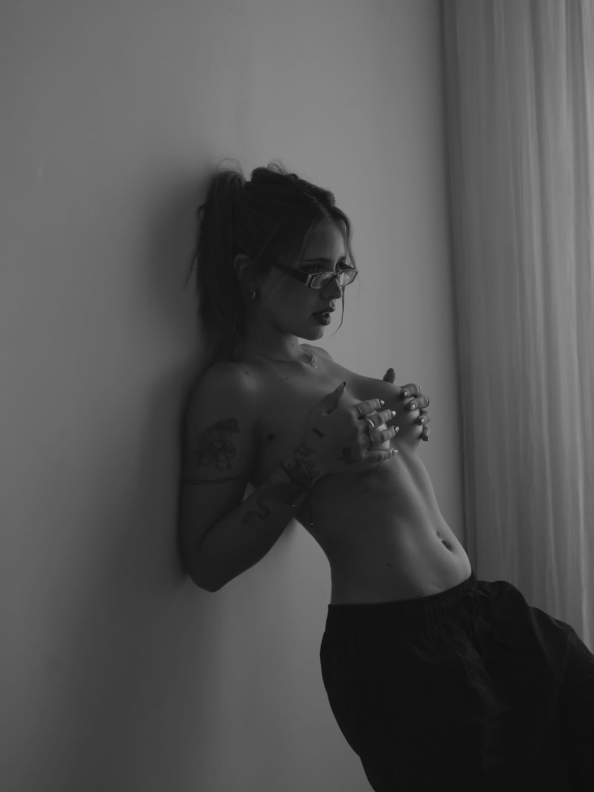 Coty Romero hizo una sensual producción en topless y causó furor en sus redes (Instagram)