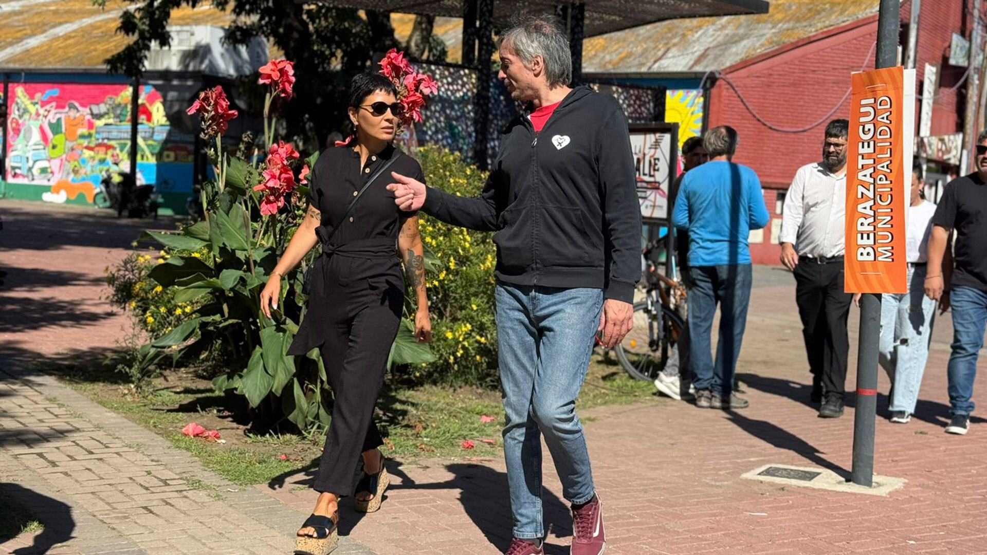 Máximo Kirchner y Mayra Mendoza al llegar al velorio de Juan José Mussi