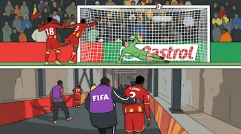 Caricatura de dos escenas de fútbol: arriba, un gol con jugadores y portero; abajo, un jugador con camiseta 'A. Gyan #2' y un oficial de la FIFA en un túnel.