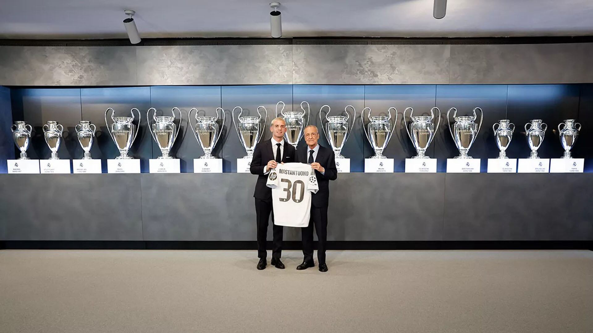 Las primeras fotos de Franco Mastantuono con la camiseta del Real Madrid (realmadrid.com)