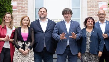 Imagen de archivo de Oriol Junqueras y Carles Puigdemont, junto a otros dirigentes de ERC y Junts. (Europa Press)