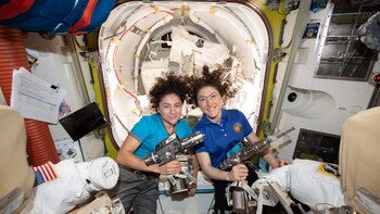 En vivo: dos astronautas de
