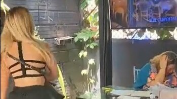 Gritos, insultos y un televisor