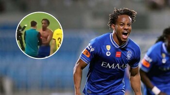 André Carrillo le obsequió su