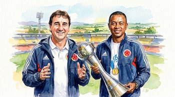 Dibujo en acuarela de Néstor Lorenzo y Fredy Hurtado, con chaquetas Adidas azul oscuro, sonriendo y sosteniendo un trofeo, con un estadio de fútbol de fondo.