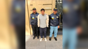 Robó dos veces el mismo local, se fugó de la cárcel y cayó cuando fue a buscar su certificado de antecedentes penales