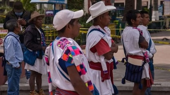 Con violencia y hasta tortura,