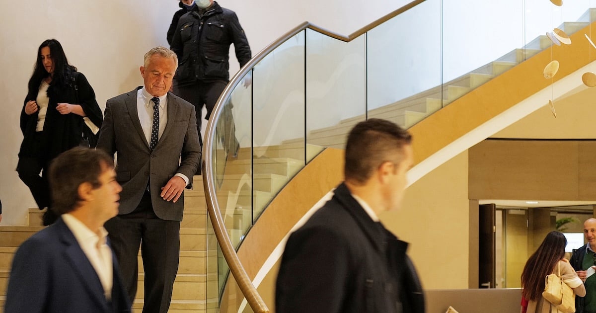 ¡Alerta Sanitaria! La Casa Blanca Advierte: Toxinas, Alimentos Procesados y Pantallas Amenazan la Salud Infantil