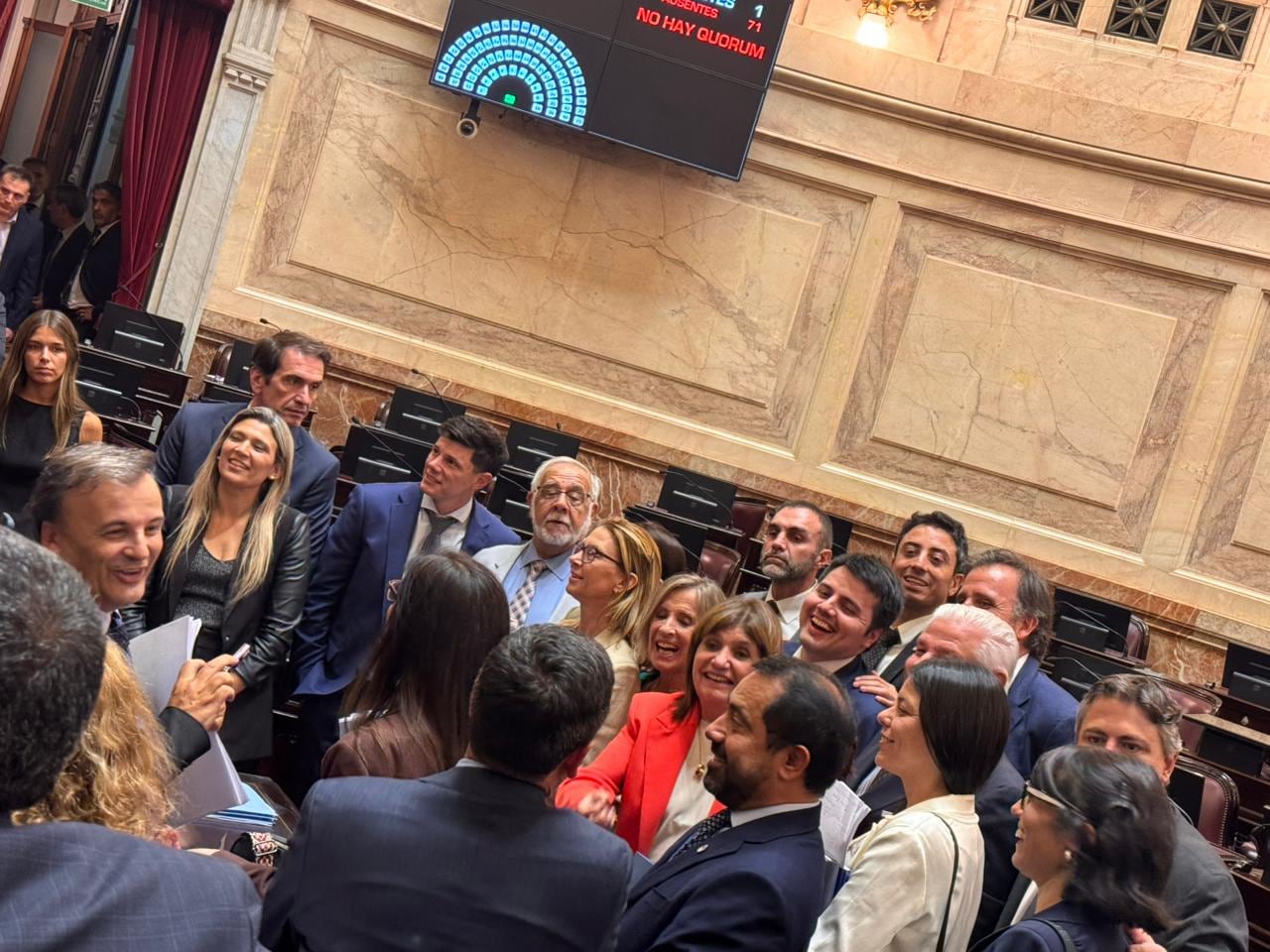 El interbloque libertario al término de la sesión extraordinaria por la reforma laboral en el Senado