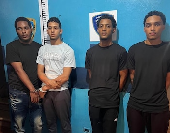 Los detenidos fueron identificados como Marcos José García de la Cruz, Andy José Castillo Jiménez, Delvinson Luis Restituyo Mejía y Heber Isaac Burgos García./ (Redes Diego Pesqueira)