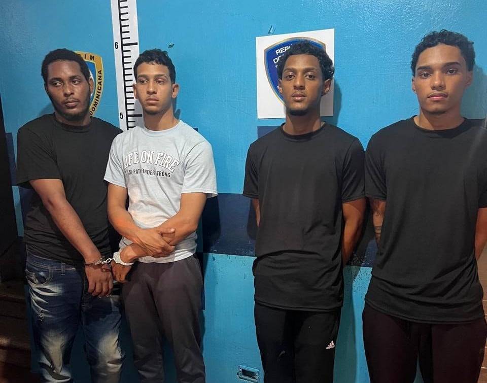 Los detenidos fueron identificados como Marcos José García de la Cruz, Andy José Castillo Jiménez, Delvinson Luis Restituyo Mejía y Heber Isaac Burgos García./ (Redes Diego Pesqueira)