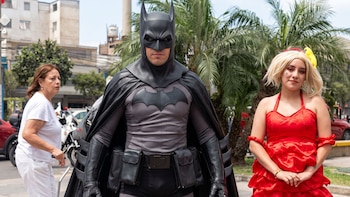‘Batman’ y ‘Harley Quinn’ cumplieron con su deber cívico en las Elecciones Regionales y Municipales 2026