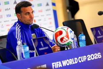 Scaloni se mostró muy cauto sobre su próximo rival y analizó a los semifinales España y Francia (Créditos: EFE/EPA/CHRISTOPHER NEUNDORF)