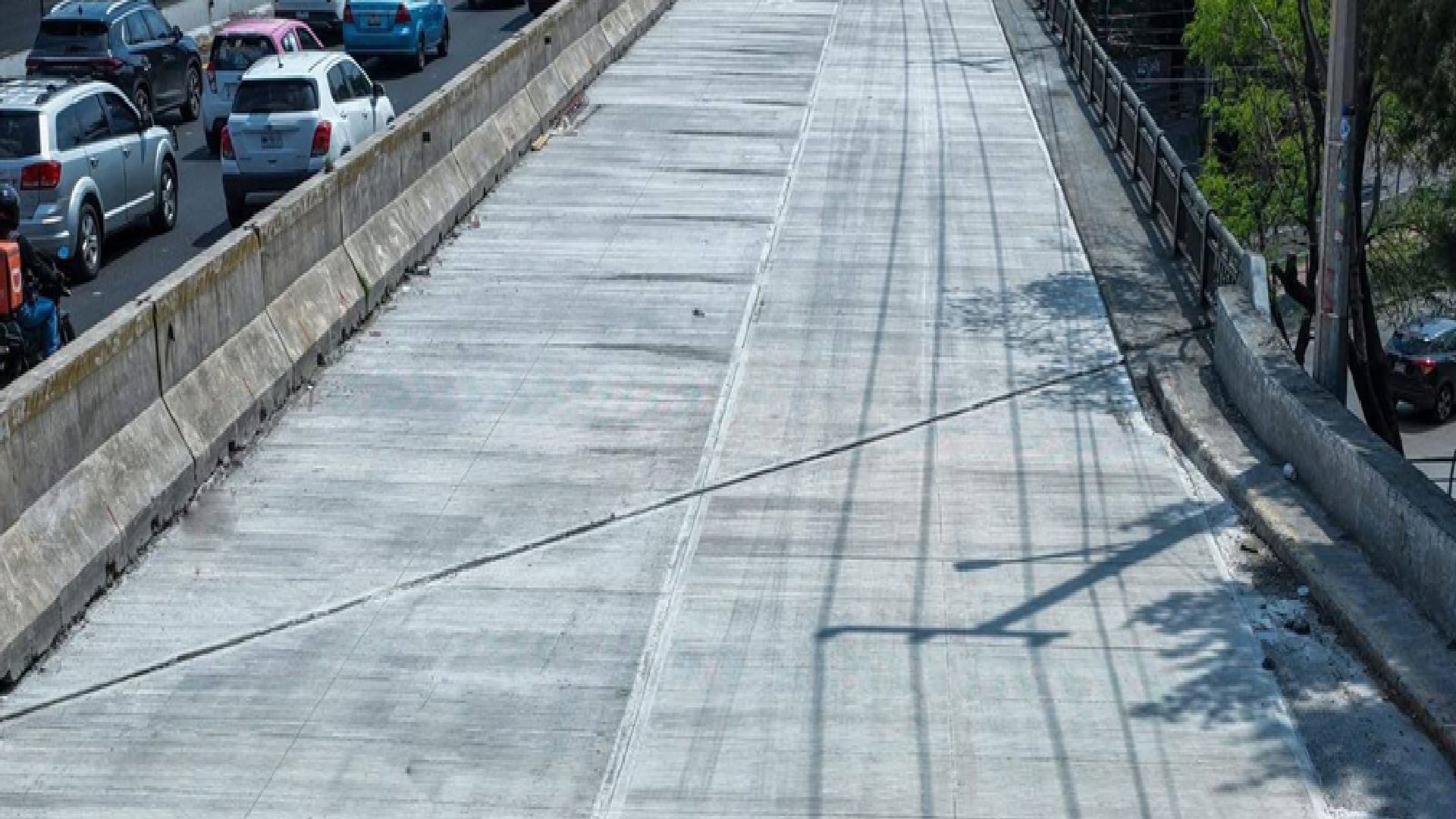 Avanza la repavimentación de Periférico Norte, en la zona de Plaza Satelite, Naucalpan Edomex (especial)