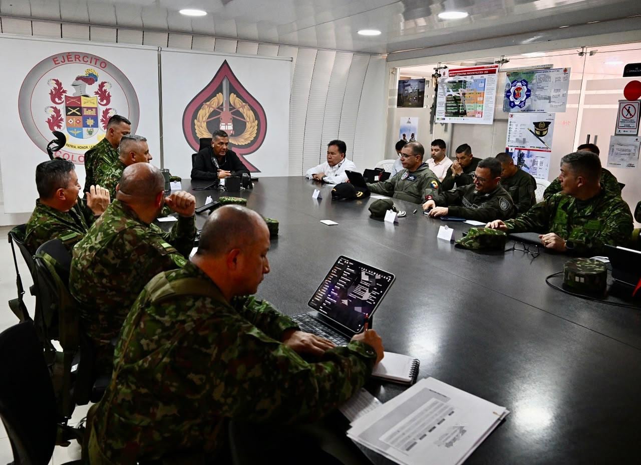 En el consejo de seguridad se ordenó fortalecer el bloqueo de los corredores empleados por los grupos armados ilegales para movilizar integrantes y armas - crédito Ministerio de Defensa