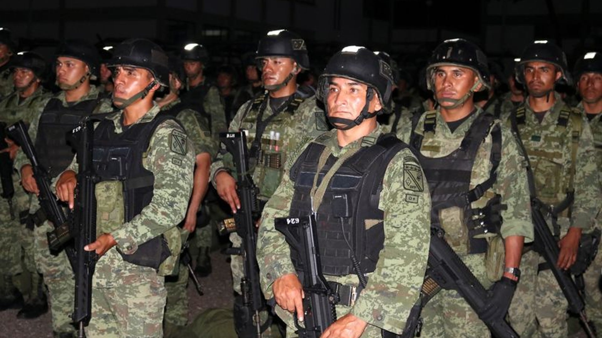 Miembros de una unidad especial del Ejército Mexicano son vistos en una zona militar como parte de una operación para aumentar la seguridad después de que sicarios del cártel se enfrentaron con las fuerzas federales, lo que resultó en la liberación de Ovidio Guzmán, hijo del narcotraficante Joaquín