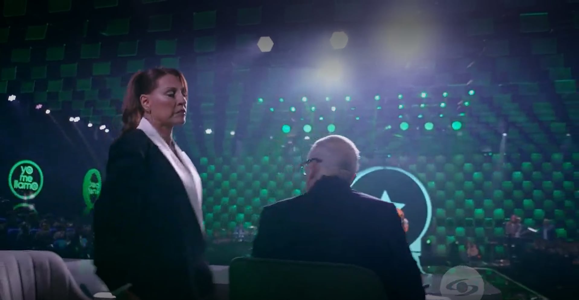 Amparo Grisales se levantó de su silla durante la presentación del imitador de Daddy Yankee en 'Yo Me Llamo' - crédito captura de pantalla Caracol Televisión