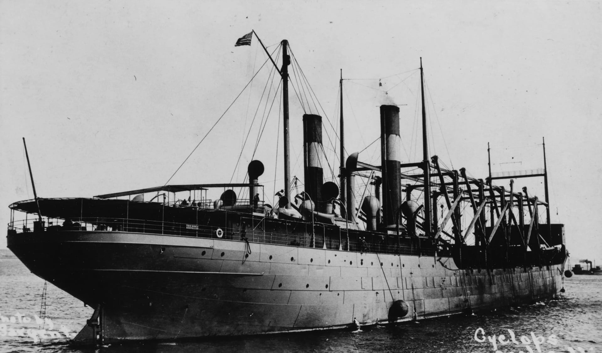 El navío de abastecimiento transportaba cerca de 11.000 toneladas de mineral de manganeso desde Brasil hacia el puerto de Baltimore (Comando de Historia y Patrimonio Naval)