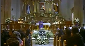 Esta escena aparece la iglesia.