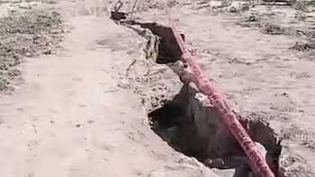 Enormes grietas generar alarma entre los vecinos de Pariña Grande en Ica