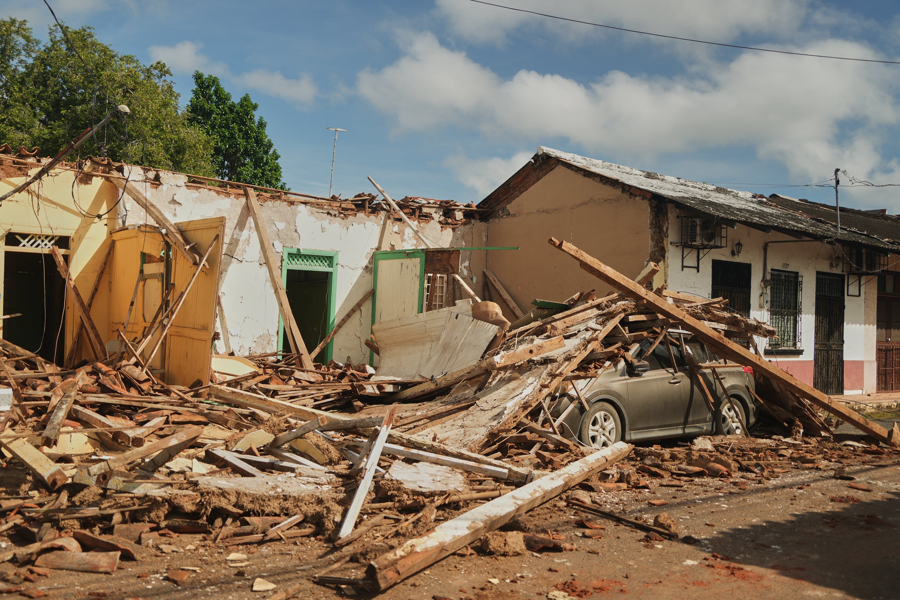 El terremoto provocó daños en al menos 426 viviendas de Panamá, principalmente en las provincias de Herrera, Los Santos y Coclé, donde continúan las evaluaciones estructurales. (Foto AP/Aris Mariota)