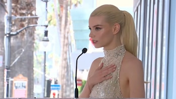 Anya Taylor-Joy acompañó a Miley Cyrus,