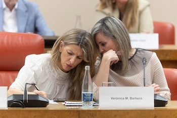 23/03/2026 (I-D )La vicepresidenta segunda y ministra de Trabajo y Economía Social, Yolanda Díaz, y la portavoz de Sumar en el Congreso, Verónica Barbero, durante una reunión, en el Congreso de los Diputados, a 23 de marzo de 2026, en Madrid (España). Los máximos responsables de Movimiento Sumar, IU, Comuns, Más Madrid, Compromís, Mes Per Mallorca, CHA y Verdes Equo se han reunido en el Congreso para analizar la situación política nacional e internacional.
POLITICA
Eduardo Parra - Europa Press