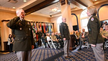 El general Heitkamp tomó posesión