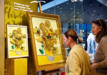 El modelo pretende capturar la esencia del estilo de Van Gogh con pinceladas visibles (Reuters)