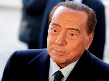 Berlusconi: "Lucho para superar esta enfermedad infernal"
