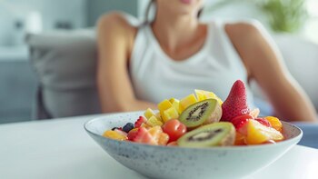 El índice glucémico evalúa la rapidez en la que un alimento eleva los niveles de azúcar en sangre, clave para quienes manejan diabetes (Imagen ilustrativa Infobae)