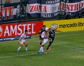 El impacto del balón en